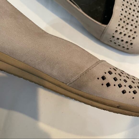 Abeo Grey Leather Laser Cut Round Toe Slip On Flats Womens 7 Comfort Shoes - Picture 5 of 9